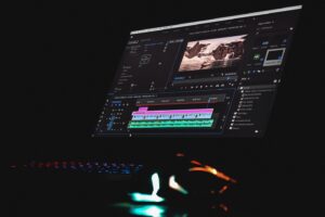 Video Content Produktion auf dem Laptop